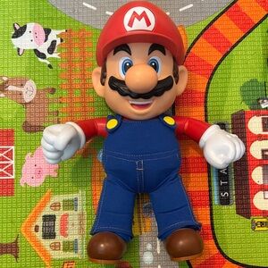 Super Mario  Collectable Talking Figure - Red Hat Blue Overalls - Nintendo